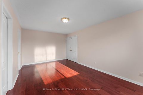 Photo 25 at 14 Tower Bridge Crescent, Berczy, Markham