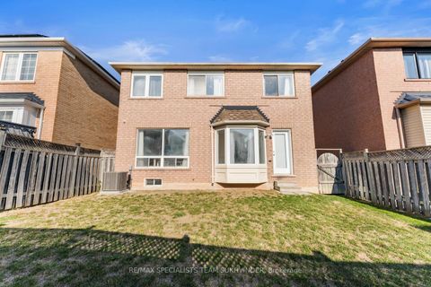 Photo 36 at 14 Tower Bridge Crescent, Berczy, Markham