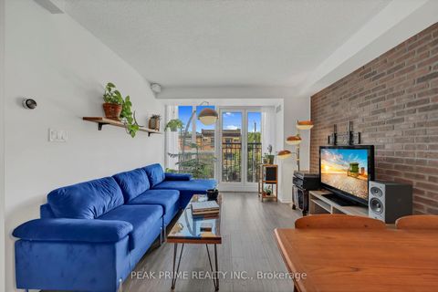 Photo 2 at 306 - 308 Palmerston Avenue, Bellwoods, Toronto
