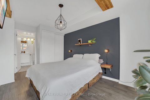 Photo 14 at 306 - 308 Palmerston Avenue, Bellwoods, Toronto