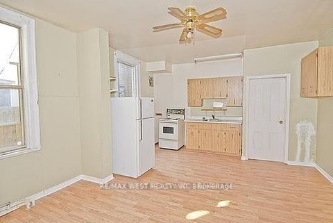 Photo 5 at 124 Baldwin Street, Chinatown, Toronto