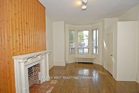 Photo 6 at 124 Baldwin Street, Chinatown, Toronto