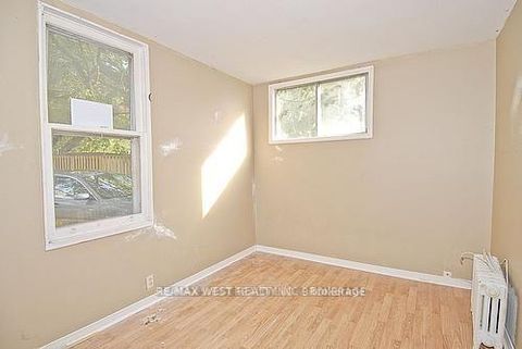Photo 7 at 124 Baldwin Street, Chinatown, Toronto
