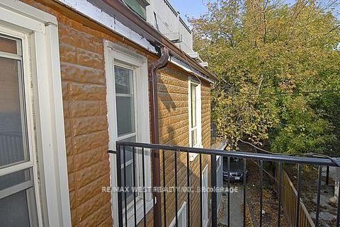 Photo 9 at 124 Baldwin Street, Chinatown, Toronto