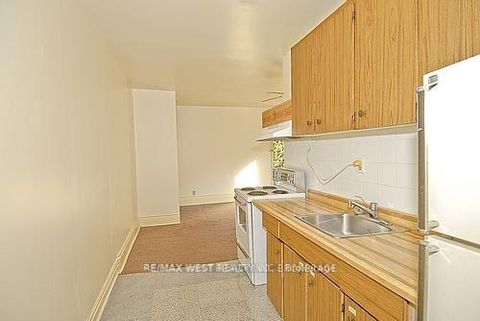 Photo 11 at 124 Baldwin Street, Chinatown, Toronto Photo 11 at 124 Baldwin Street, Chinatown, Toronto