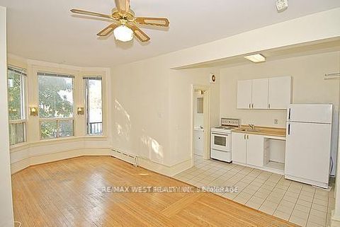 Photo 14 at 124 Baldwin Street, Chinatown, Toronto Photo 14 at 124 Baldwin Street, Chinatown, Toronto