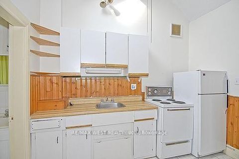 Photo 17 at 124 Baldwin Street, Chinatown, Toronto