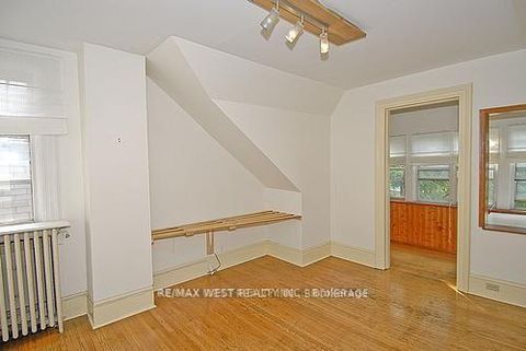 Photo 18 at 124 Baldwin Street, Chinatown, Toronto Photo 18 at 124 Baldwin Street, Chinatown, Toronto