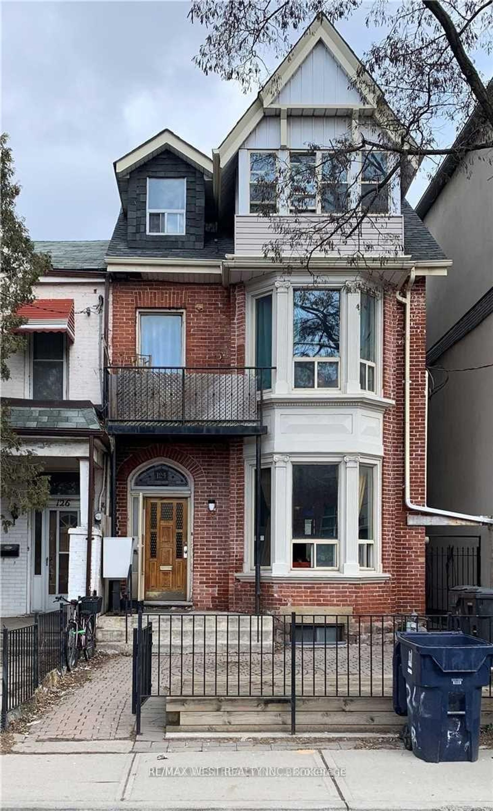 124 Baldwin Street, Chinatown, Toronto by Alessia Polo 124 Baldwin Street, Chinatown, Toronto