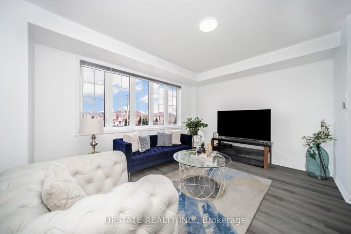Photo 4 at 5 Telegraph Street, Heart Lake East, Brampton