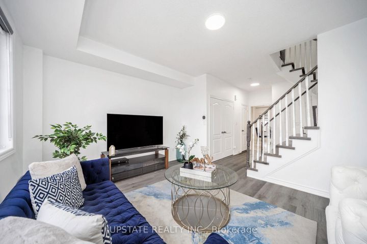 Photo 5 at 5 Telegraph Street, Heart Lake East, Brampton