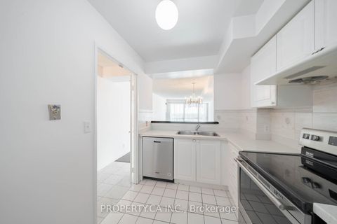 Photo 10 at 1707 - 8 Lee Centre Drive, Woburn, Toronto