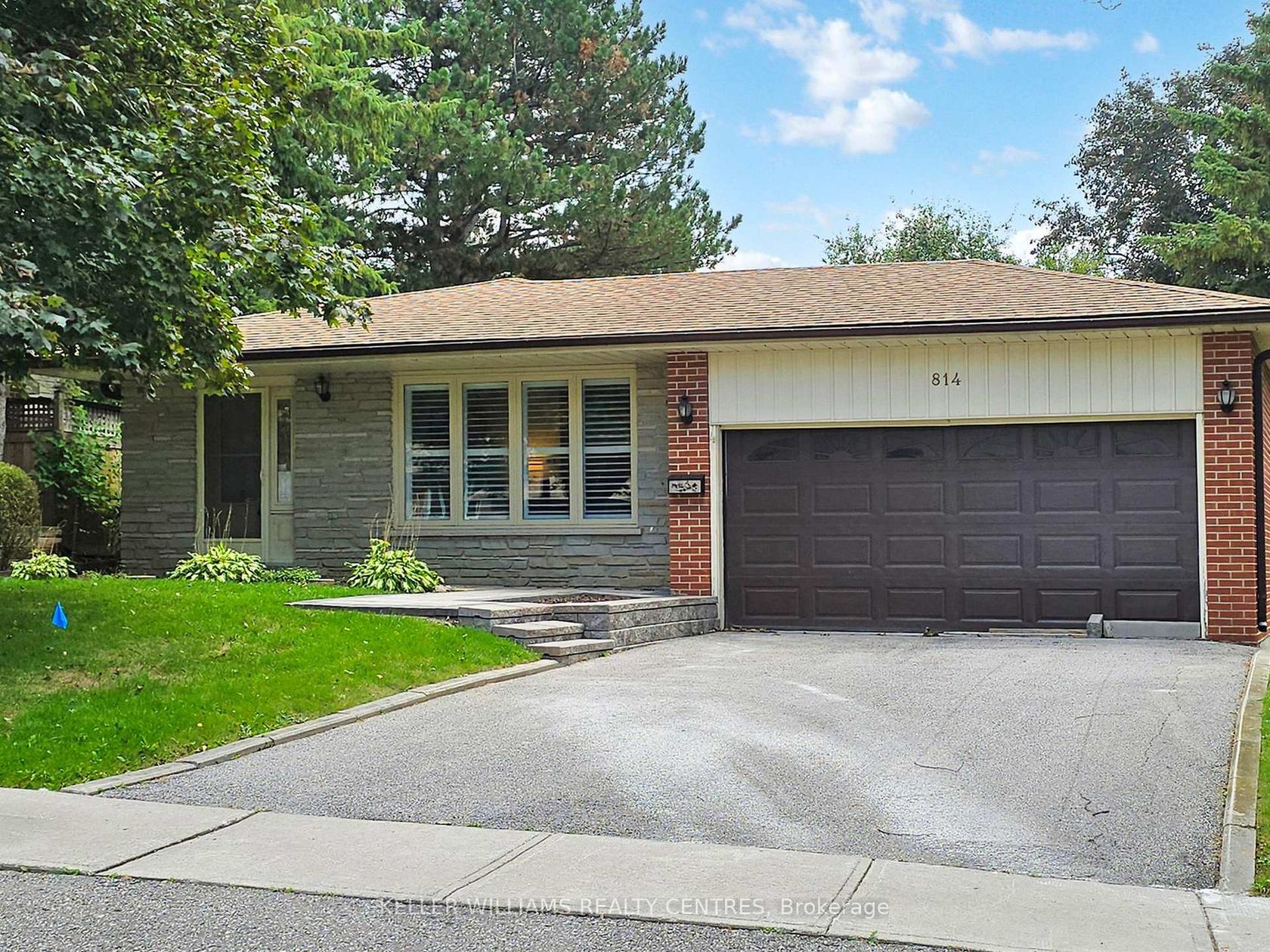 814 Arnold Crescent, College Manor, Newmarket photo number 2