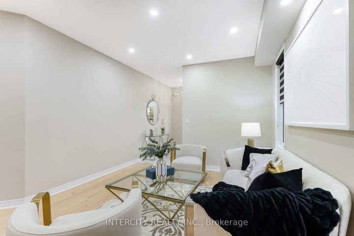 Photo 9 at 20 Russell Creek Drive, Wellington, Brampton