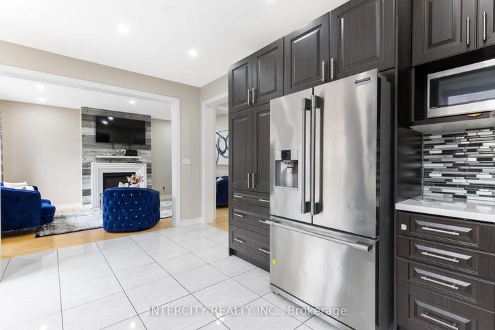 Photo 21 at 20 Russell Creek Drive, Wellington, Brampton