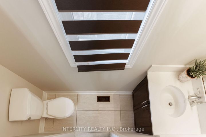 Photo 23 at 20 Russell Creek Drive, Wellington, Brampton