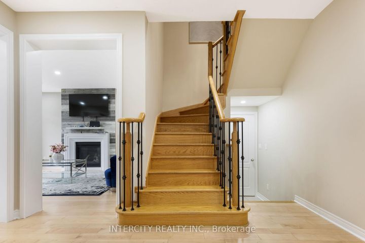 Photo 24 at 20 Russell Creek Drive, Wellington, Brampton