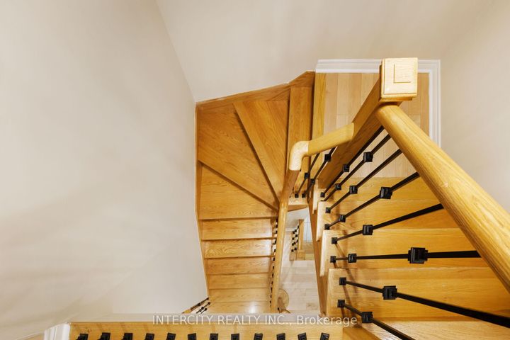 Photo 25 at 20 Russell Creek Drive, Wellington, Brampton