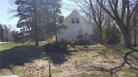 Photo 7 at 66 Roxborough Road, College Manor, Newmarket