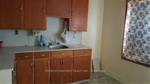 Photo 10 at 66 Roxborough Road, College Manor, Newmarket