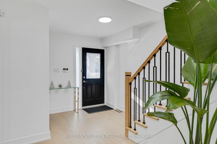 Photo 5 at 617 Curzon Avenue, Lakeview, Mississauga