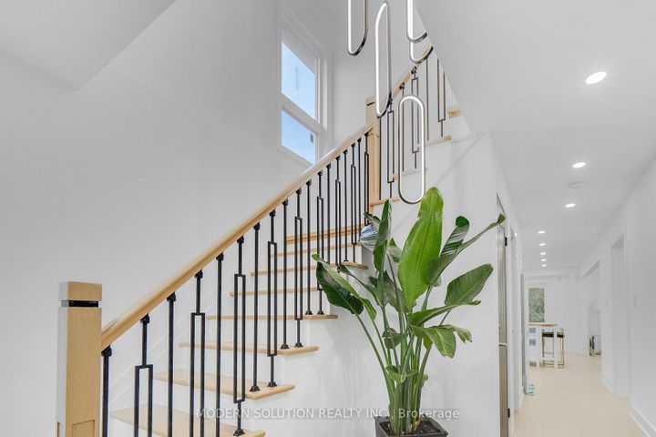 Photo 6 at 617 Curzon Avenue, Lakeview, Mississauga