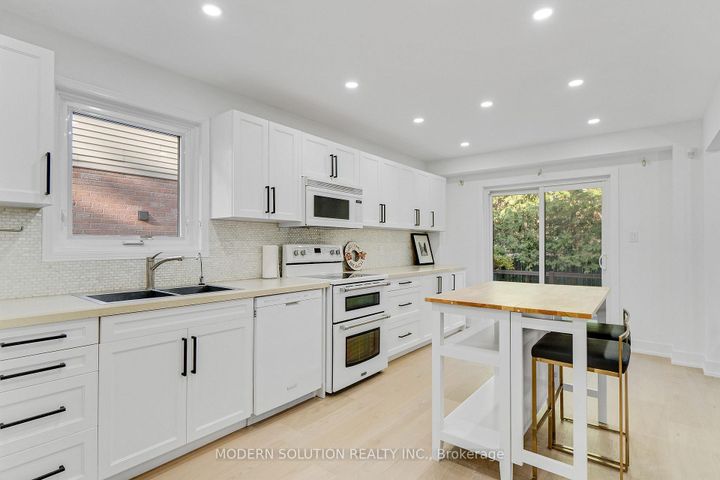 Photo 15 at 617 Curzon Avenue, Lakeview, Mississauga