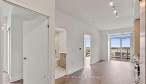 Photo 4 at 820 - 60 Honeycrisp Crescent, Vaughan Corporate Centre, Vaughan