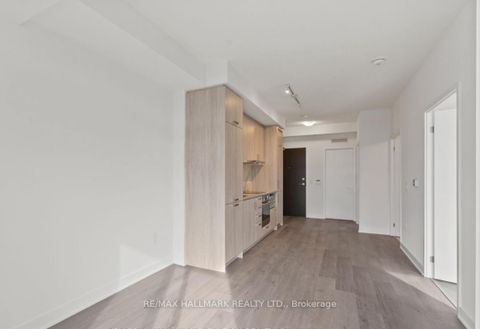 Photo 5 at 820 - 60 Honeycrisp Crescent, Vaughan Corporate Centre, Vaughan