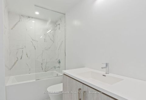 Photo 11 at 820 - 60 Honeycrisp Crescent, Vaughan Corporate Centre, Vaughan