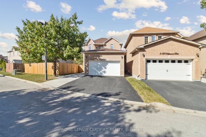 Photo 2 at 1 - 530 Driftcurrent Drive, Hurontario, Mississauga