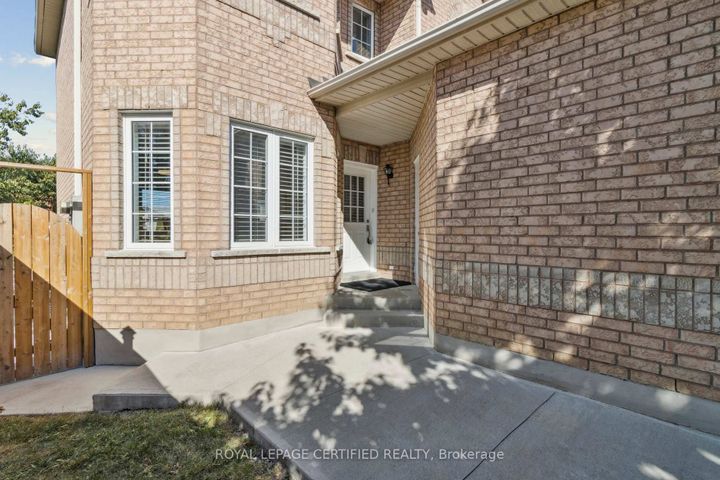 Photo 3 at 1 - 530 Driftcurrent Drive, Hurontario, Mississauga