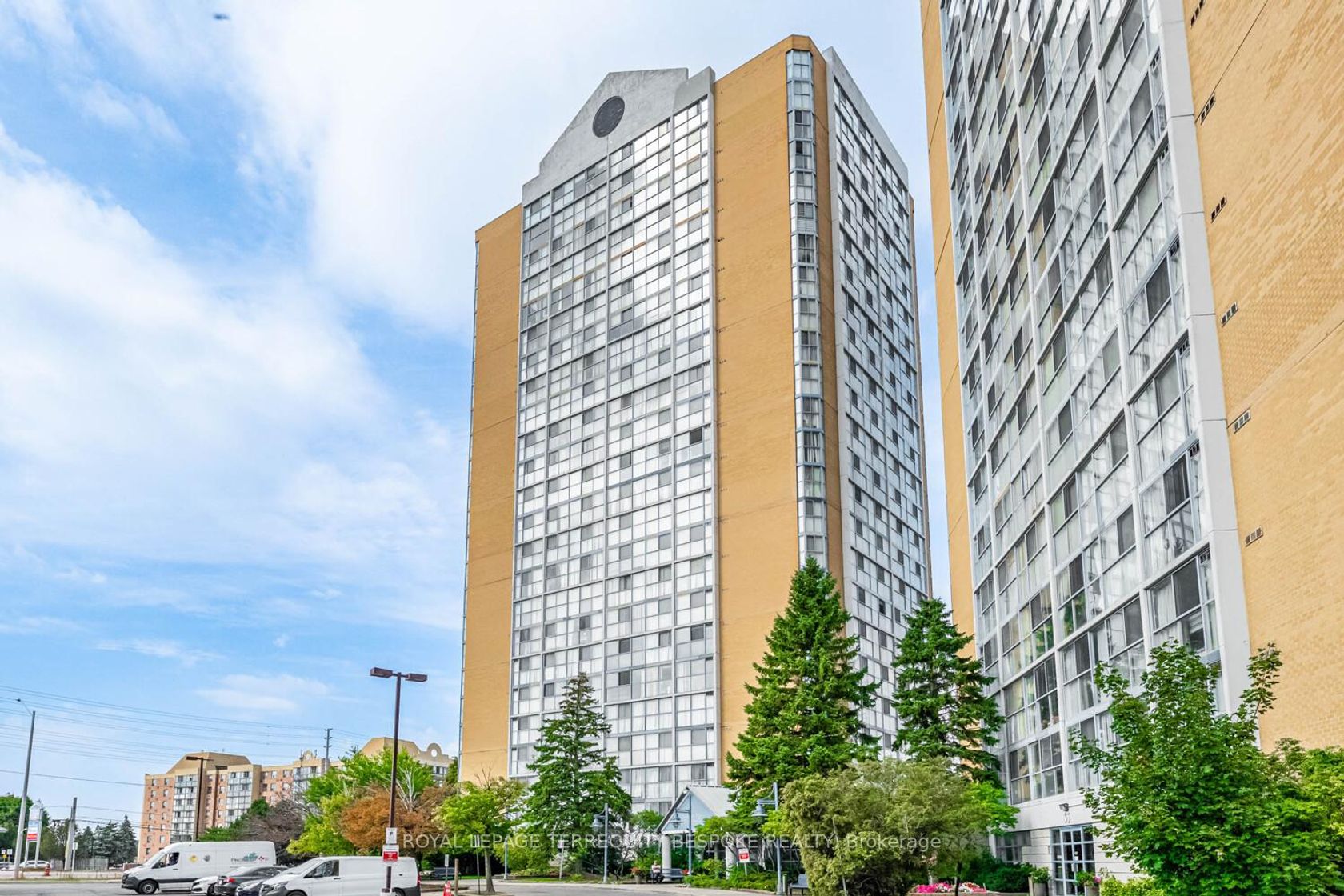 303 - 25 Trailwood Drive, Hurontario, Mississauga by Loree Meneguzzi Real Estate 303 - 25 Trailwood Drive, Hurontario, Mississauga