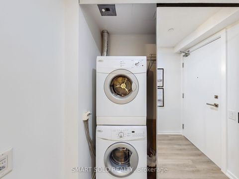 Photo 15 at 801 - 101 Peter Street, Waterfront Communities C1, Toronto