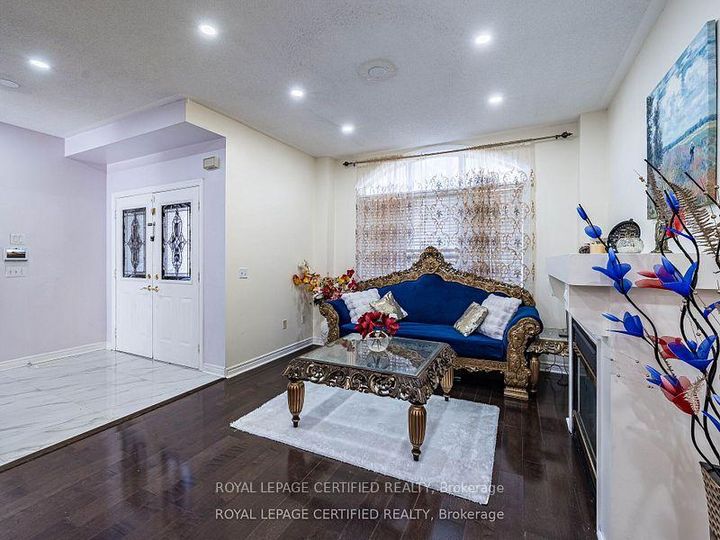 Photo 4 at 5 Treeline Boulevard, Vales of Castlemore, Brampton