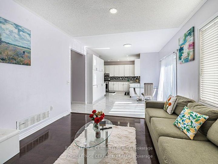 Photo 14 at 5 Treeline Boulevard, Vales of Castlemore, Brampton