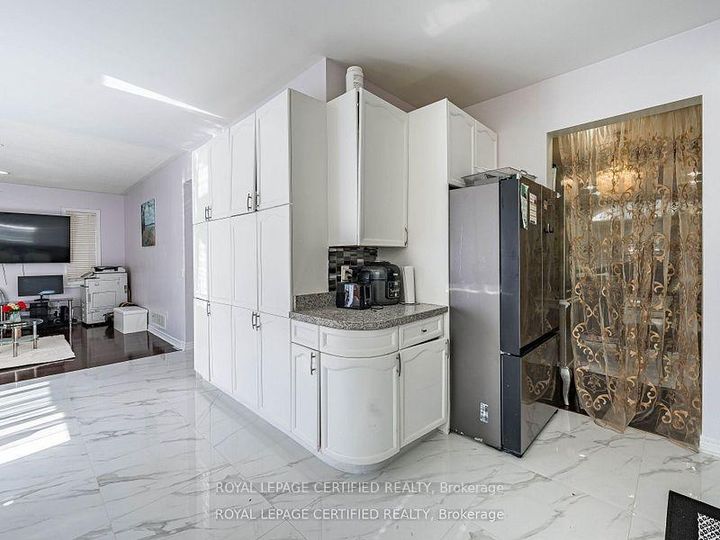 Photo 18 at 5 Treeline Boulevard, Vales of Castlemore, Brampton