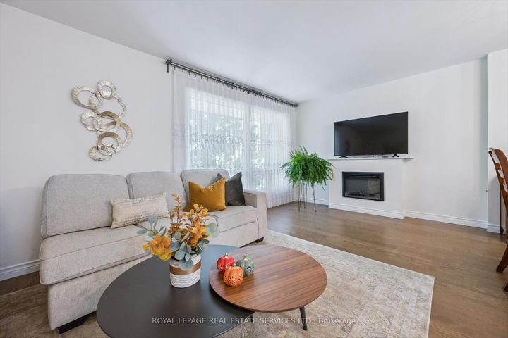Photo 4 at 24 - 915 Inverhouse Drive, Clarkson, Mississauga