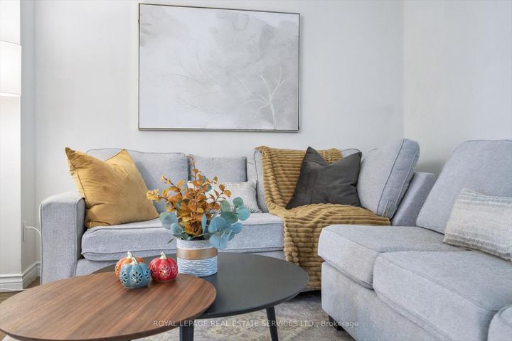 Photo 8 at 24 - 915 Inverhouse Drive, Clarkson, Mississauga