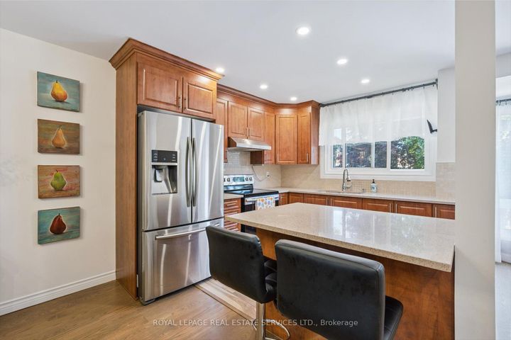Photo 17 at 24 - 915 Inverhouse Drive, Clarkson, Mississauga