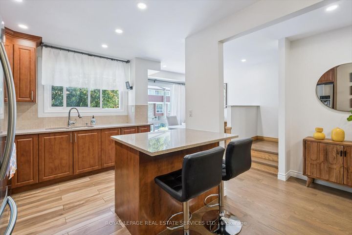 Photo 18 at 24 - 915 Inverhouse Drive, Clarkson, Mississauga