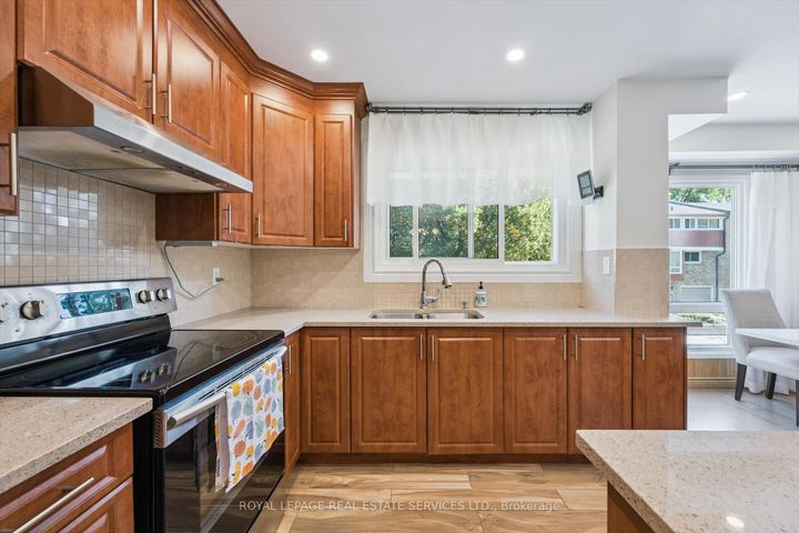 Photo 19 at 24 - 915 Inverhouse Drive, Clarkson, Mississauga