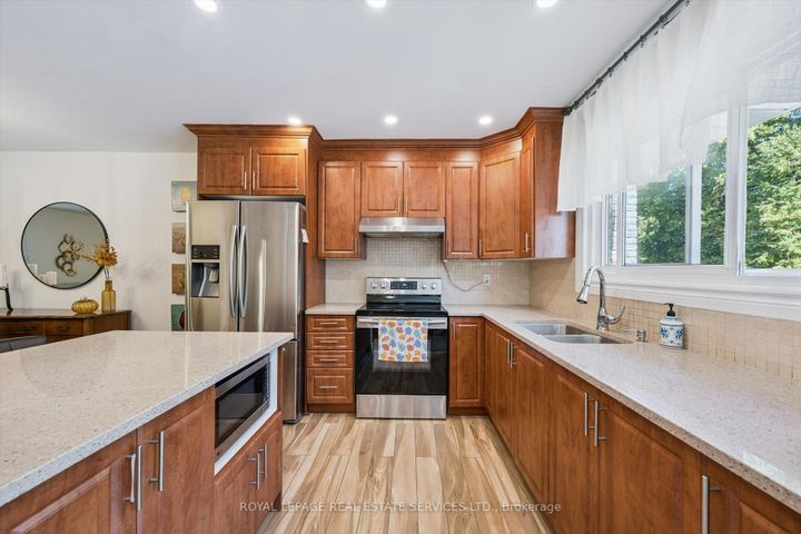 Photo 21 at 24 - 915 Inverhouse Drive, Clarkson, Mississauga