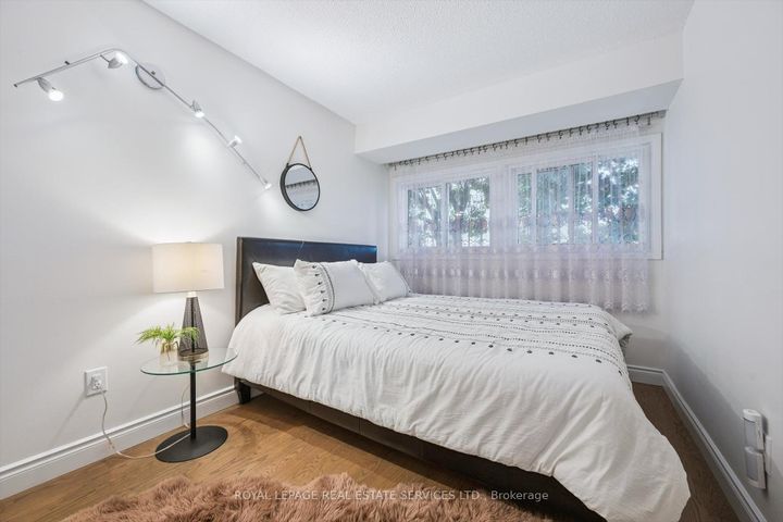 Photo 28 at 24 - 915 Inverhouse Drive, Clarkson, Mississauga