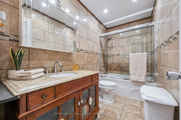 Photo 32 at 24 - 915 Inverhouse Drive, Clarkson, Mississauga