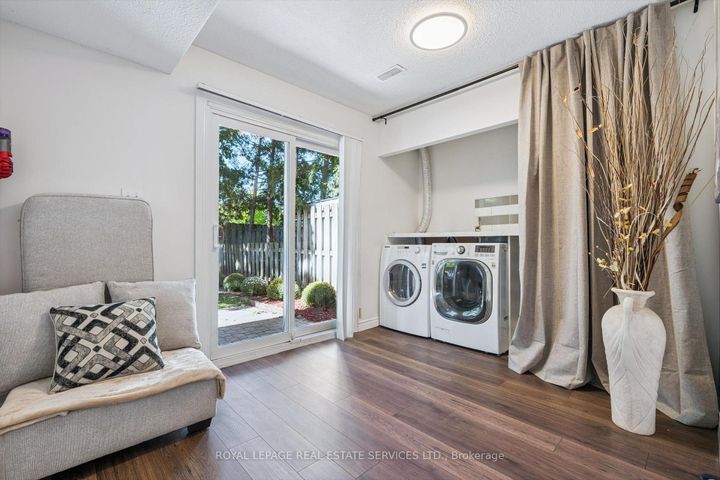 Photo 33 at 24 - 915 Inverhouse Drive, Clarkson, Mississauga