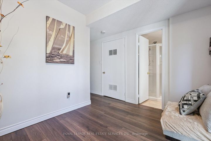 Photo 34 at 24 - 915 Inverhouse Drive, Clarkson, Mississauga