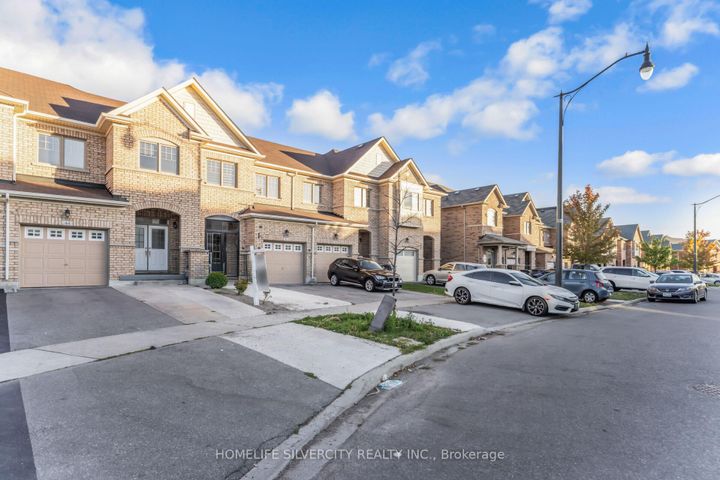 Photo 1 at 44 Davenfield Circle, Bram East, Brampton