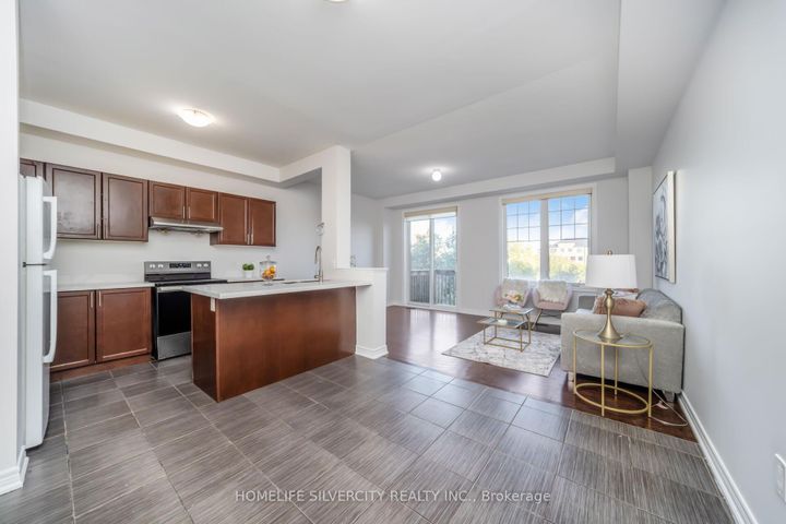 Photo 5 at 44 Davenfield Circle, Bram East, Brampton