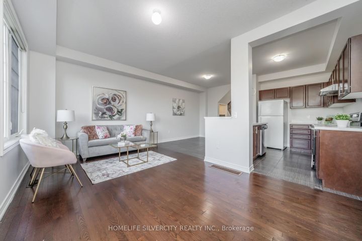 Photo 8 at 44 Davenfield Circle, Bram East, Brampton